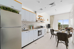 Chic 1-Bedroom Apartment at Golfville